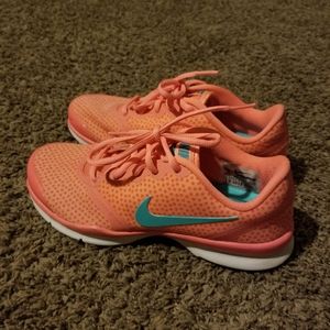 Nike tennis shoes, size 6.5
